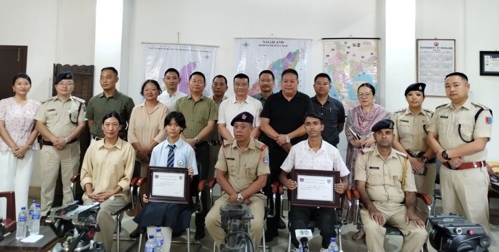 HSLC 2024 toppers with their families and the Commissioner of Police Dimapur, Kevithuto Sophie along with police personnel. (Morung Photo)